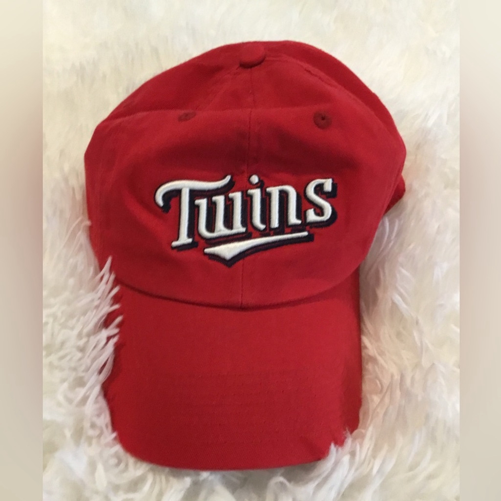 MLB Minnesota Twins adjustable baseball cap
New with metallic sticker